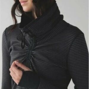 In a Cinch L/S Reversible Funnel Neck Pullover-USED-size 4